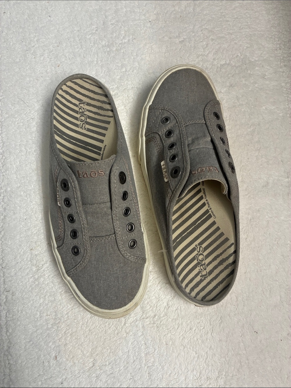 Taos Footwear Grey Slip-On Canvas Casual Sneakers Size 8.5 women’s